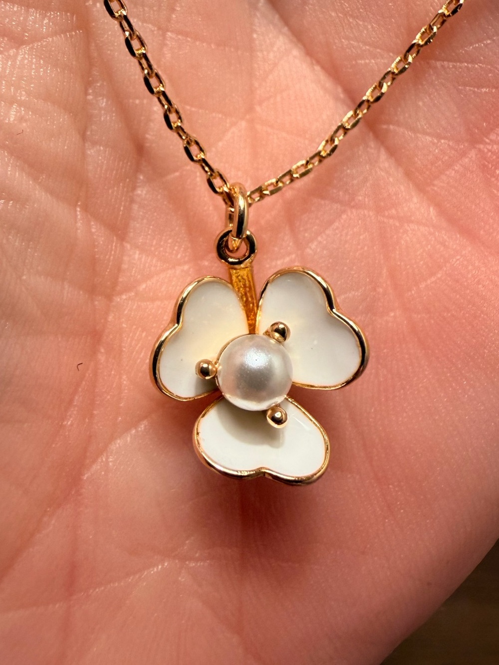 kate spade โNew York Bouquet Tossโ Pearl & White Enamel Flower Pendant Necklace